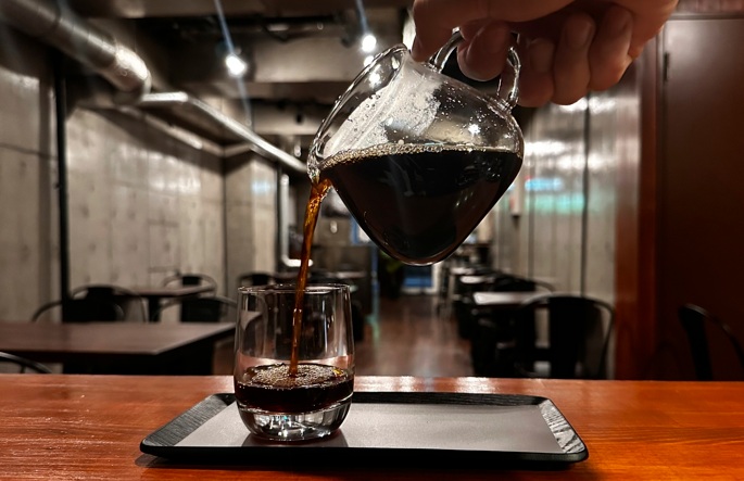 ダガヤサンドウのカフェ店内で過ごす、ハンドドリップとサードプレイス